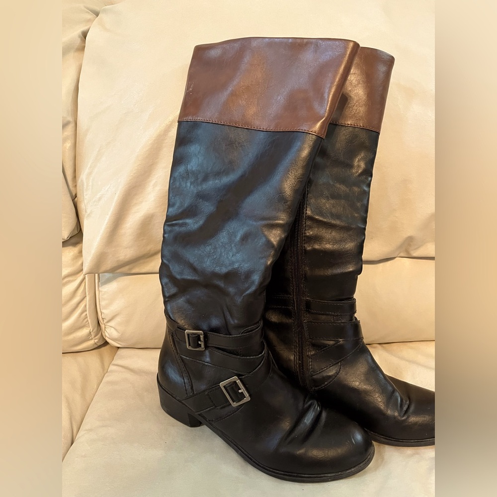 Two toned  women’s boots , size 7.5